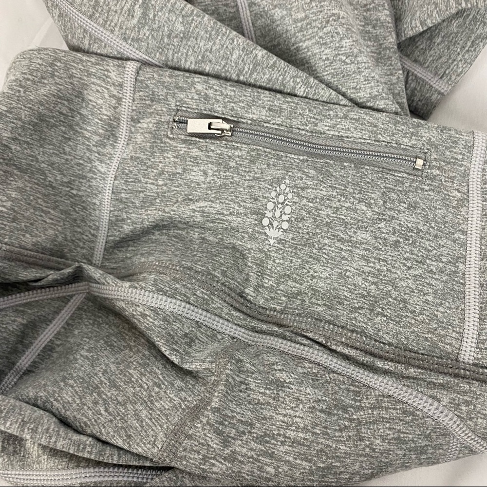 NEW Free People Movement High Rise Gray You’re A Peach 7/8 Leggings Size Small - Picture 10 of 12